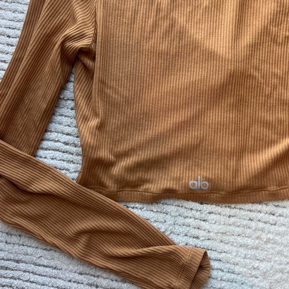 Alo Ribbed Cropped Whisper Long Sleeve Cardigan in Toffee - Picture 6 of 7